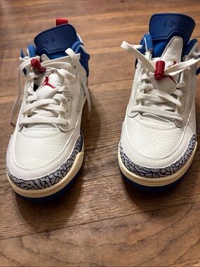 Nike Men's White/Blue/Red Retro Sneaker with Elephant Print